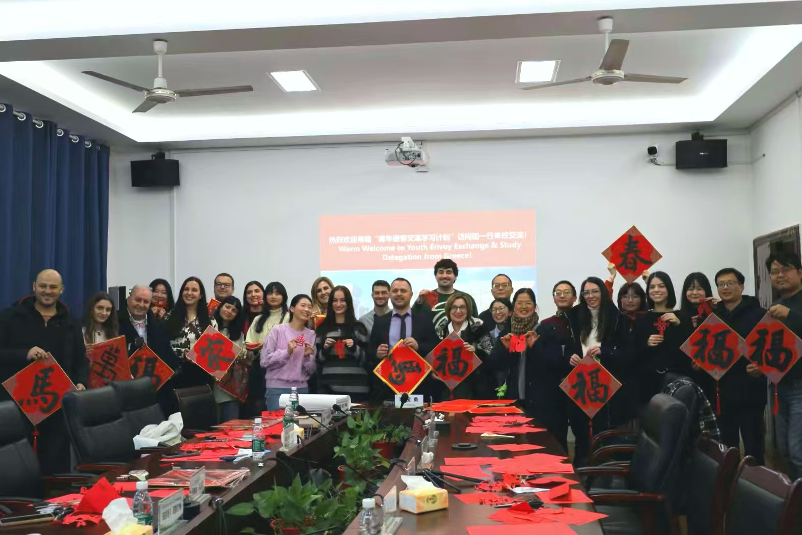 中希青年共书“友谊万岁”，剪纸传情迎新春——外国语学院希腊师生访学团文化交流活动纪实